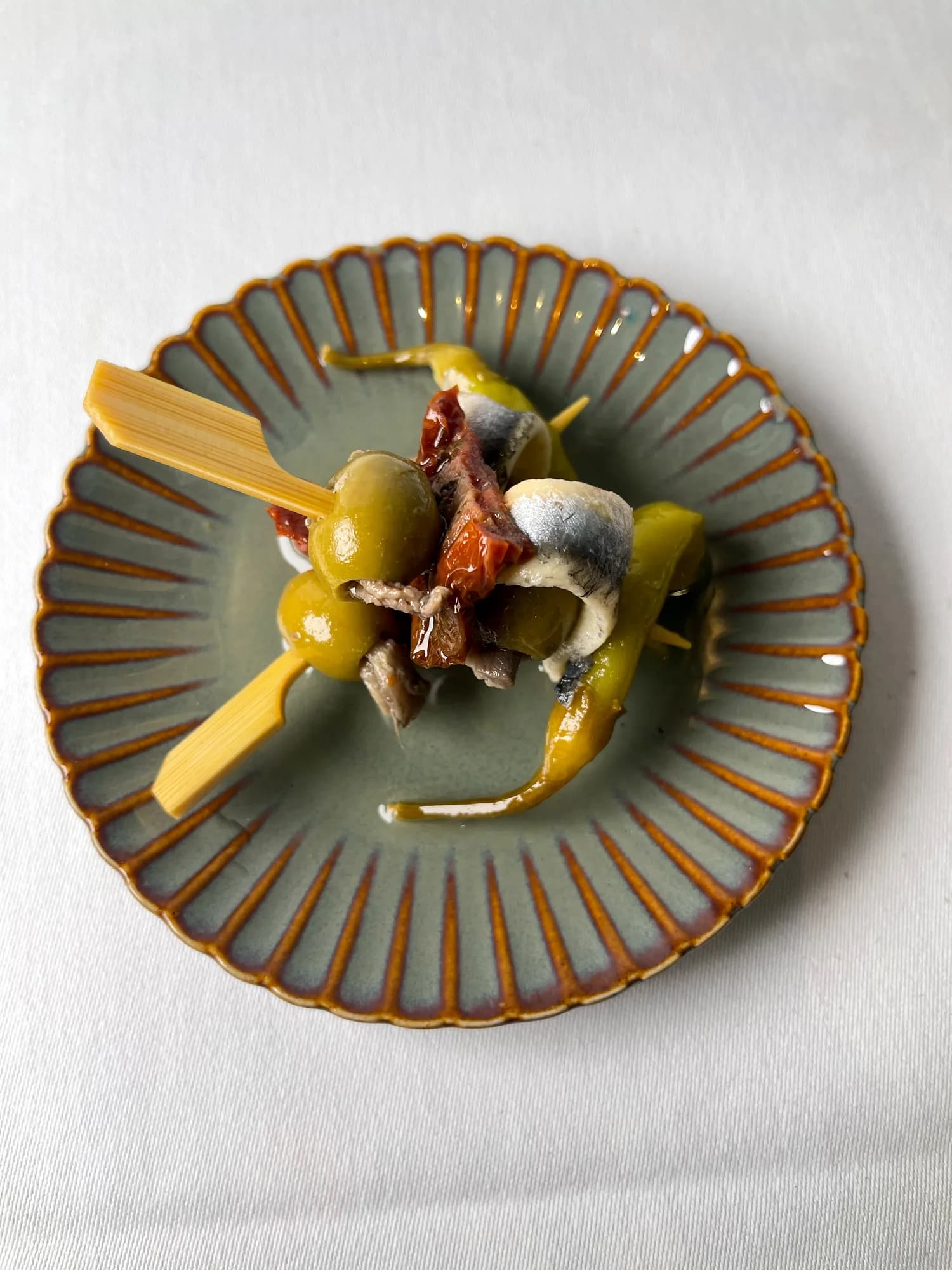 Aperitiu d'anxoves i olives d'EL PATIO