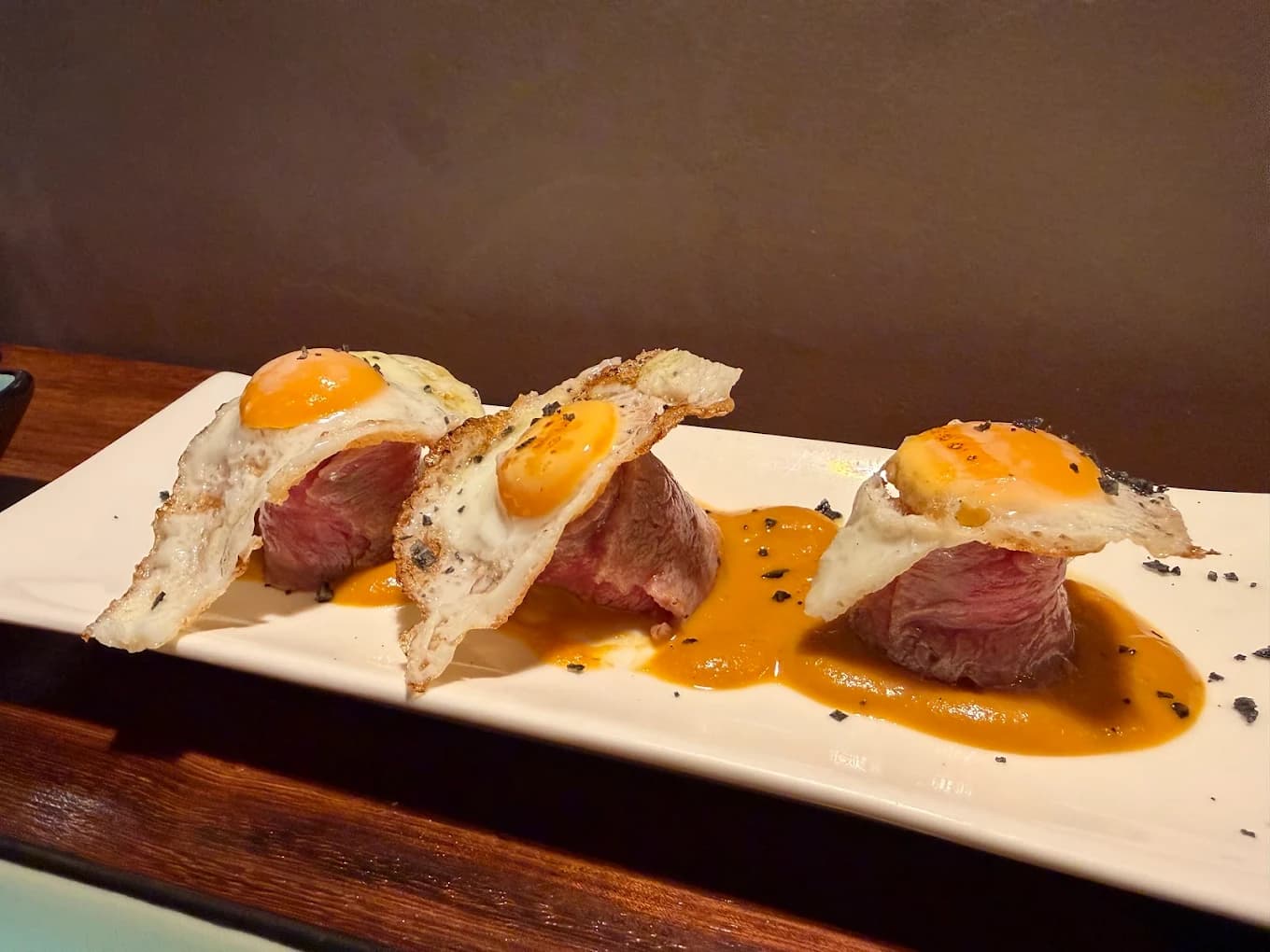 Plat de carn de KRŪ Restaurant